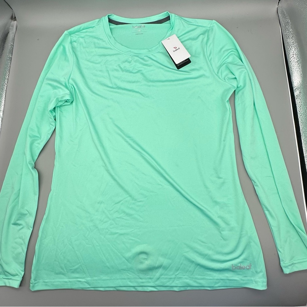 BALEAF Women's Long Sleeve Running Shirts Quick
Dry Workout Shirts Aqua Size M